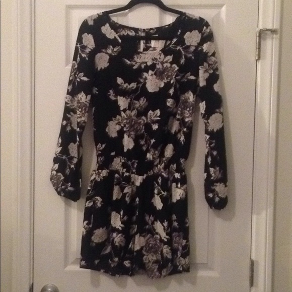 Romper - Picture 1 of 4